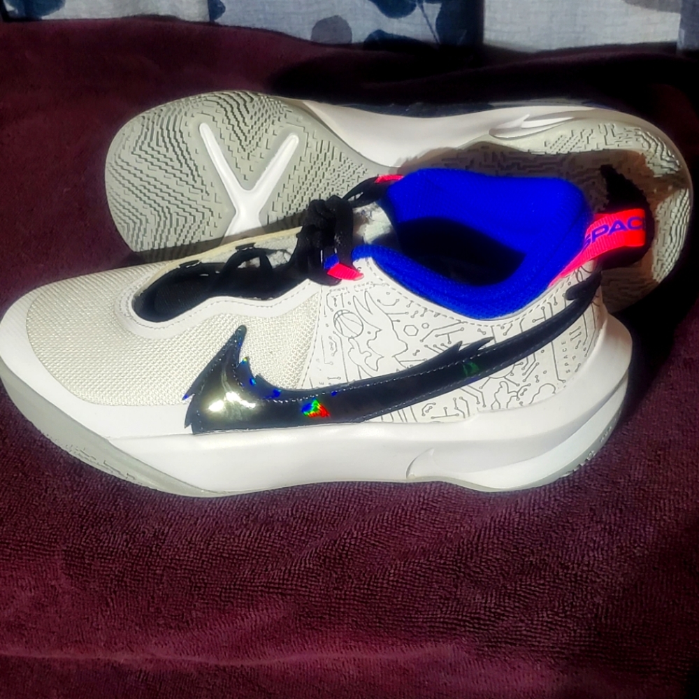 Nike Space Jam (S21) Youth Sneakers - White with Space Jam Rabbit & Pink Saturn